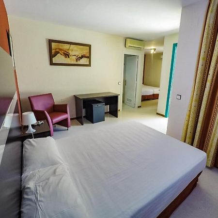 Hotel Jm Jardin De La Reina Guillena Eksteriør billede