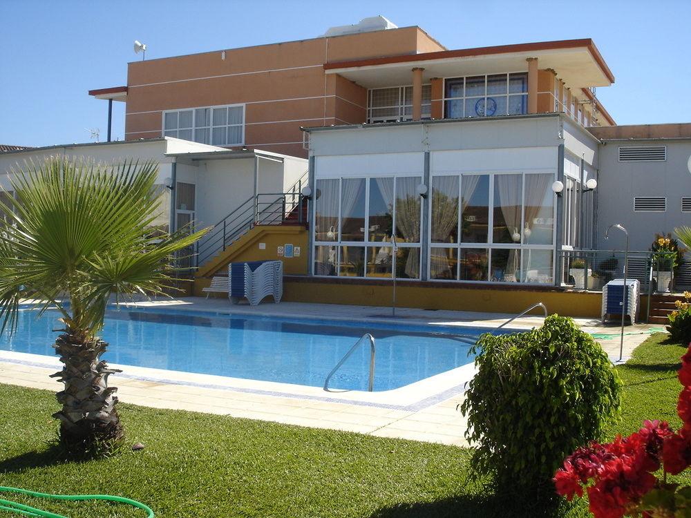 Hotel Jm Jardin De La Reina Guillena Eksteriør billede