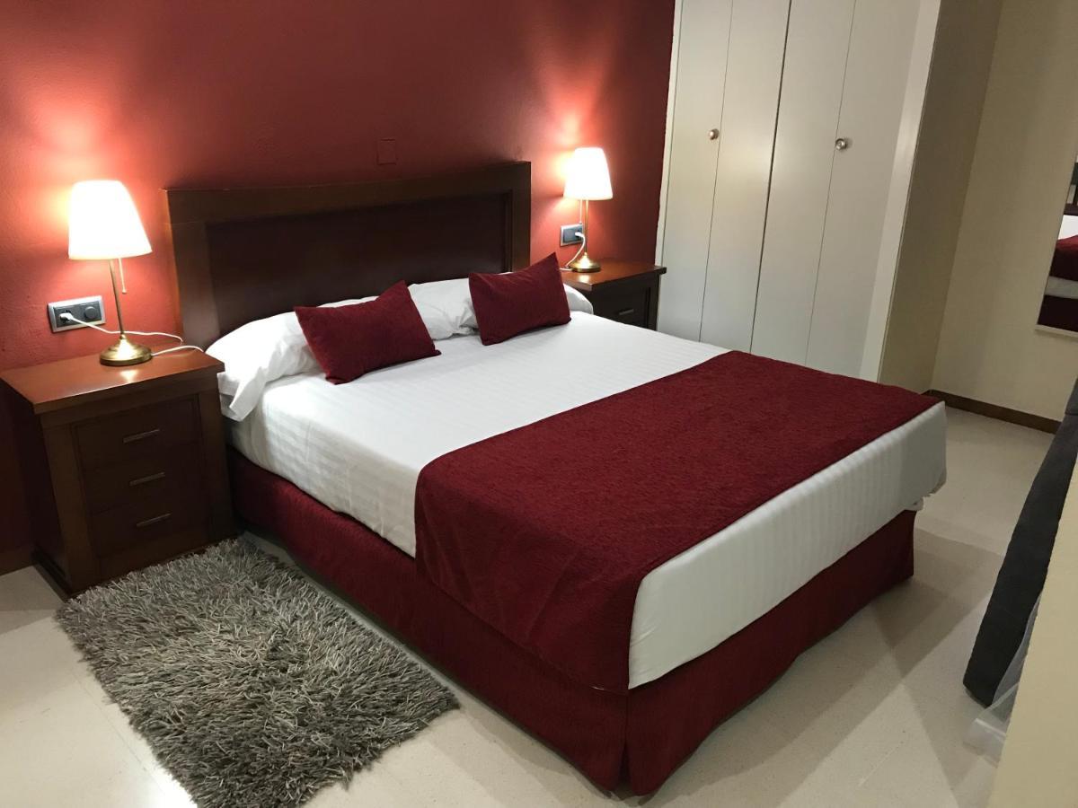 Hotel Jm Jardin De La Reina Guillena Eksteriør billede