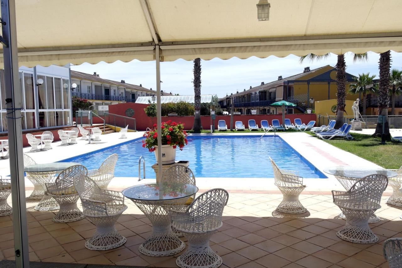 Hotel Jm Jardin De La Reina Guillena Eksteriør billede