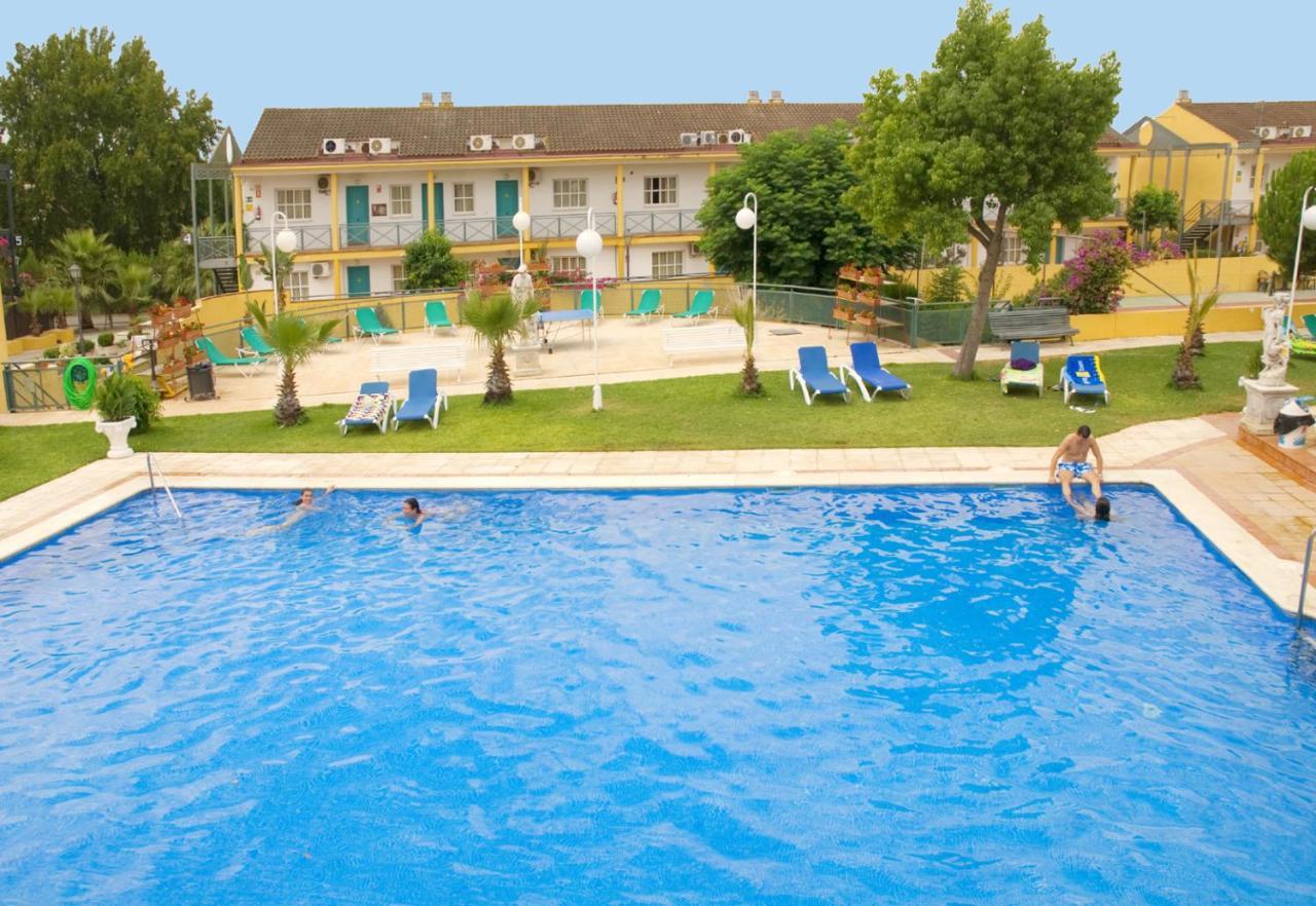 Hotel Jm Jardin De La Reina Guillena Eksteriør billede