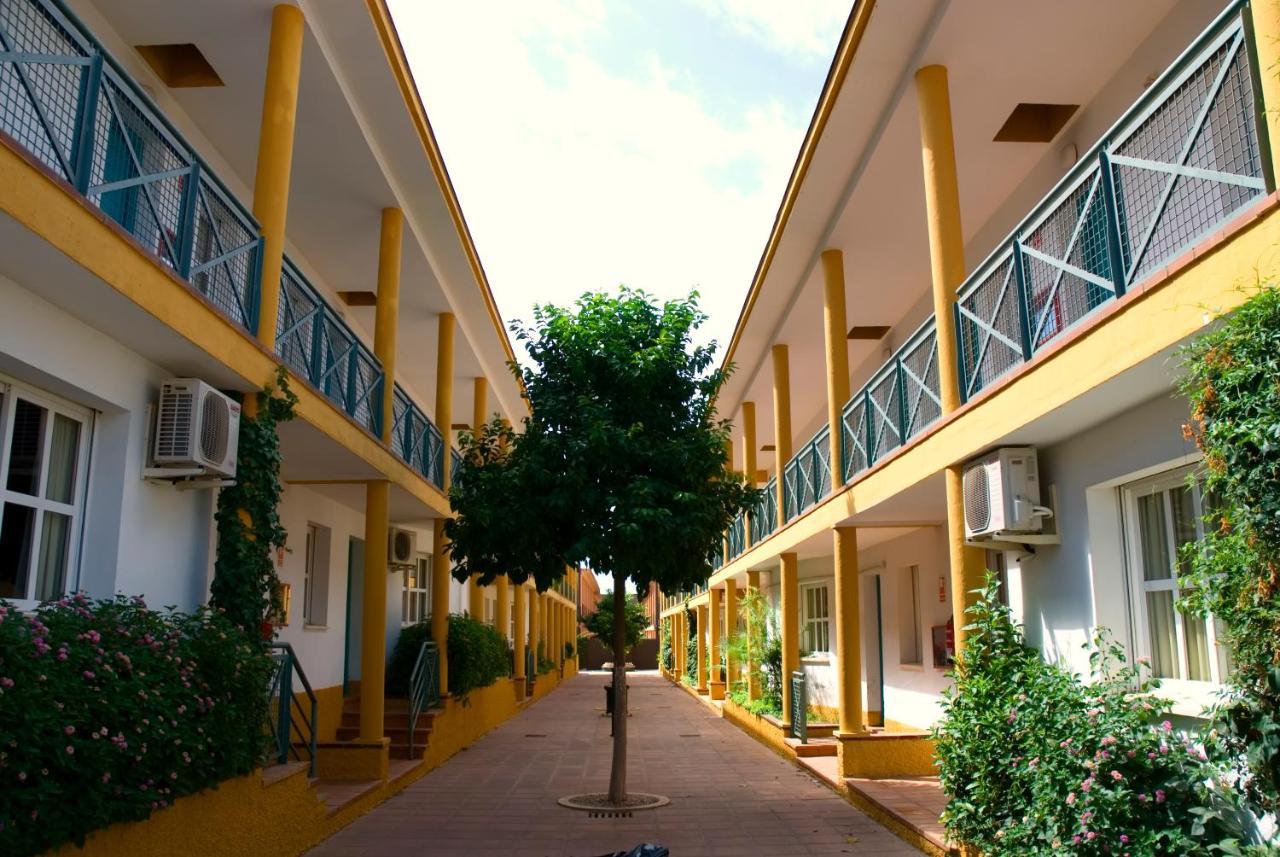 Hotel Jm Jardin De La Reina Guillena Eksteriør billede