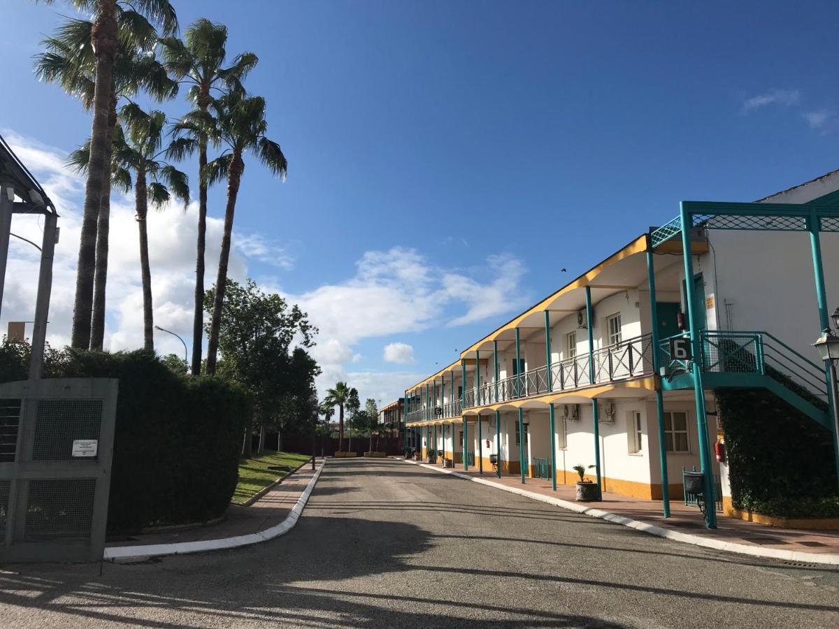 Hotel Jm Jardin De La Reina Guillena Eksteriør billede