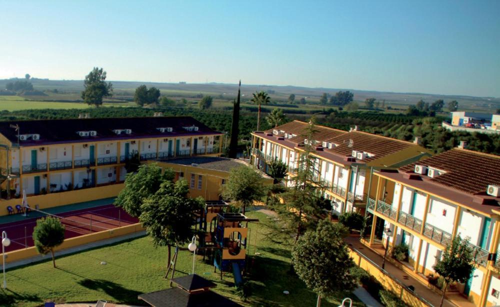 Hotel Jm Jardin De La Reina Guillena Eksteriør billede