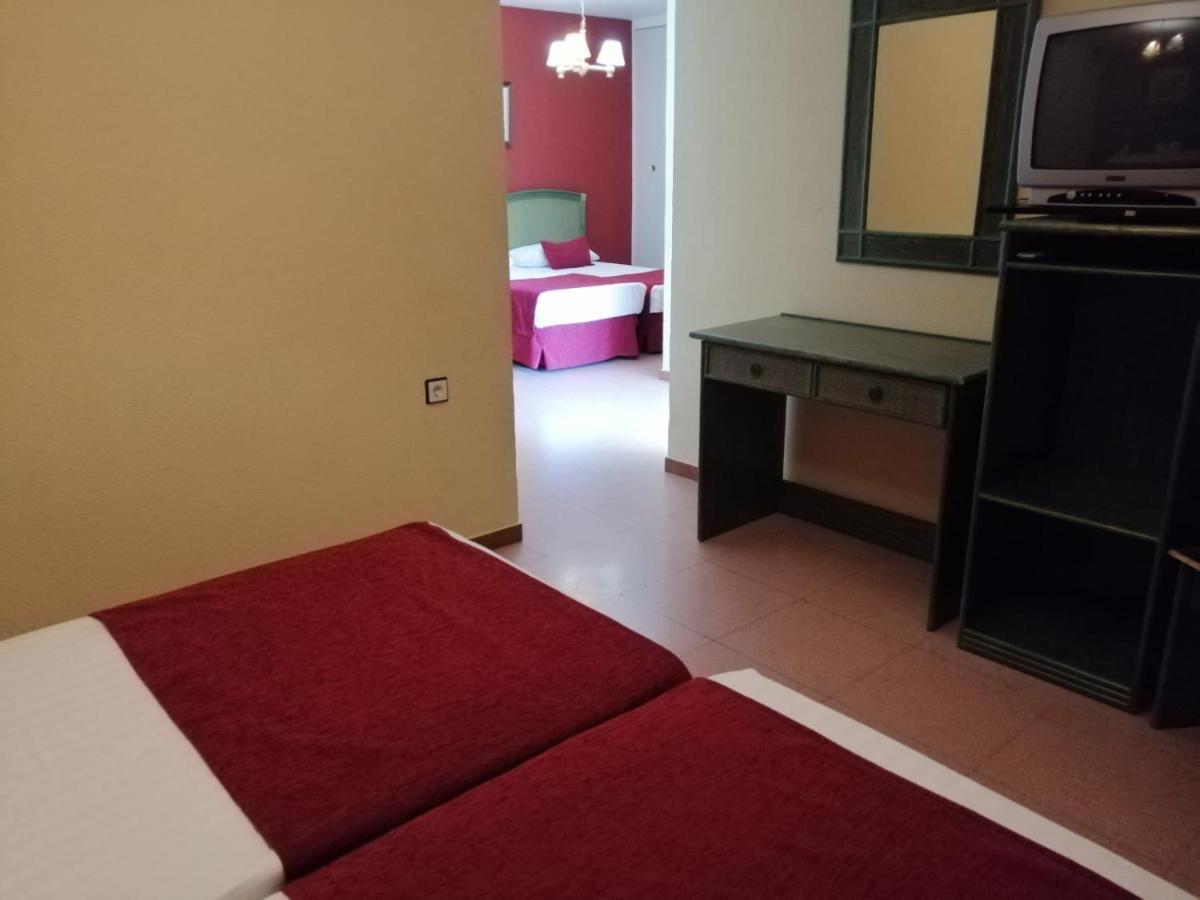 Hotel Jm Jardin De La Reina Guillena Eksteriør billede