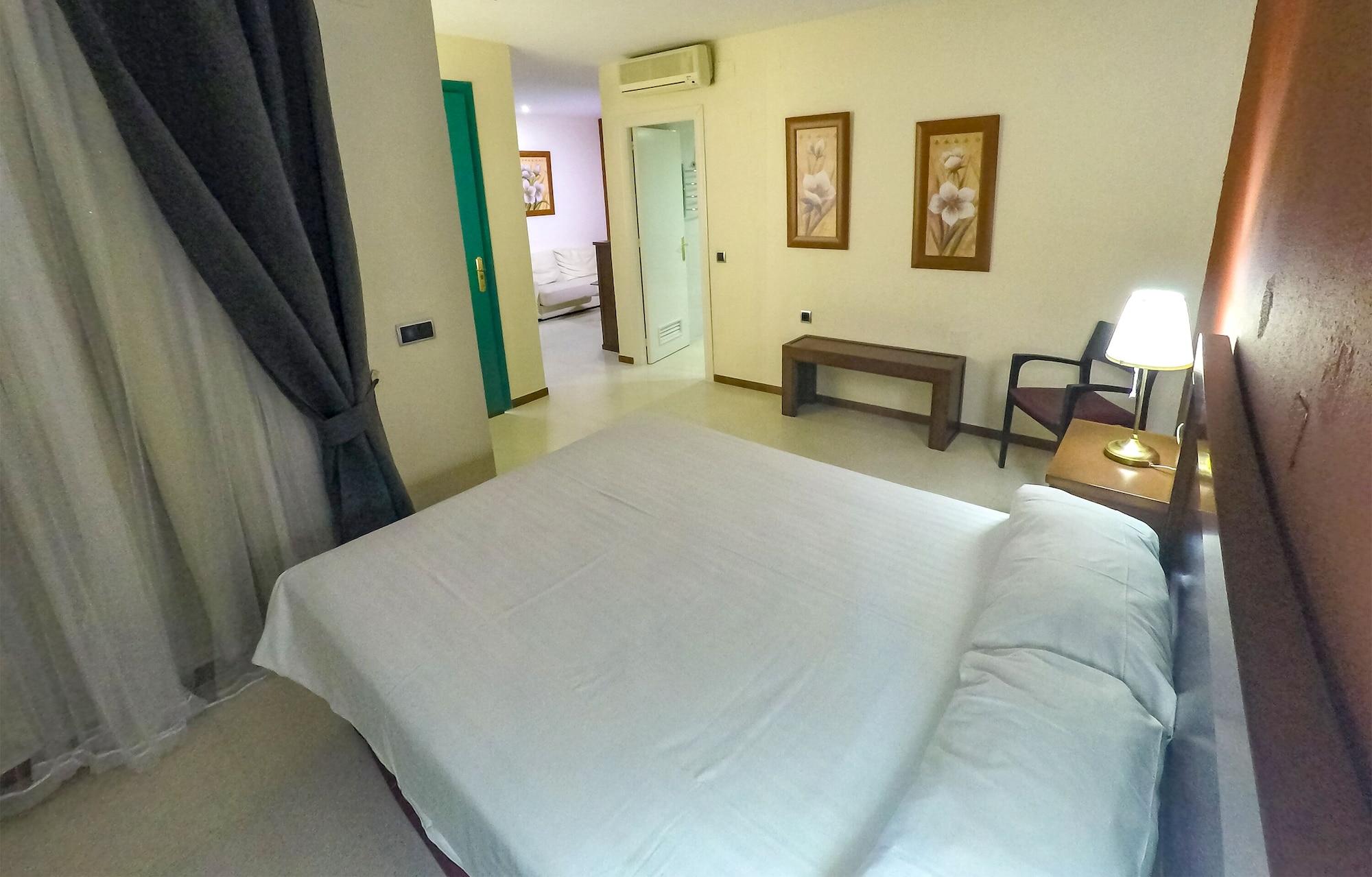Hotel Jm Jardin De La Reina Guillena Eksteriør billede