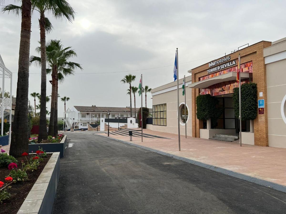 Hotel Jm Jardin De La Reina Guillena Eksteriør billede