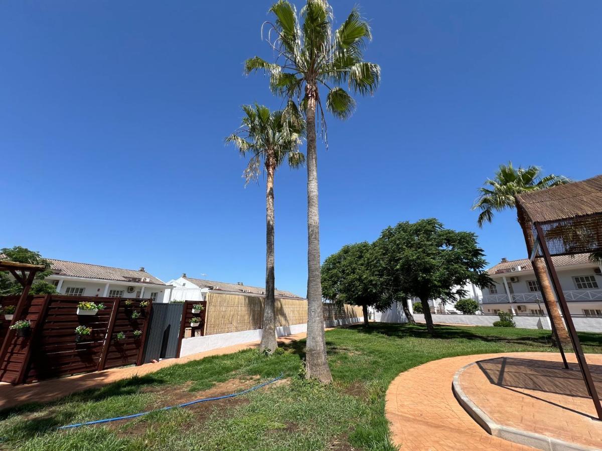 Hotel Jm Jardin De La Reina Guillena Eksteriør billede