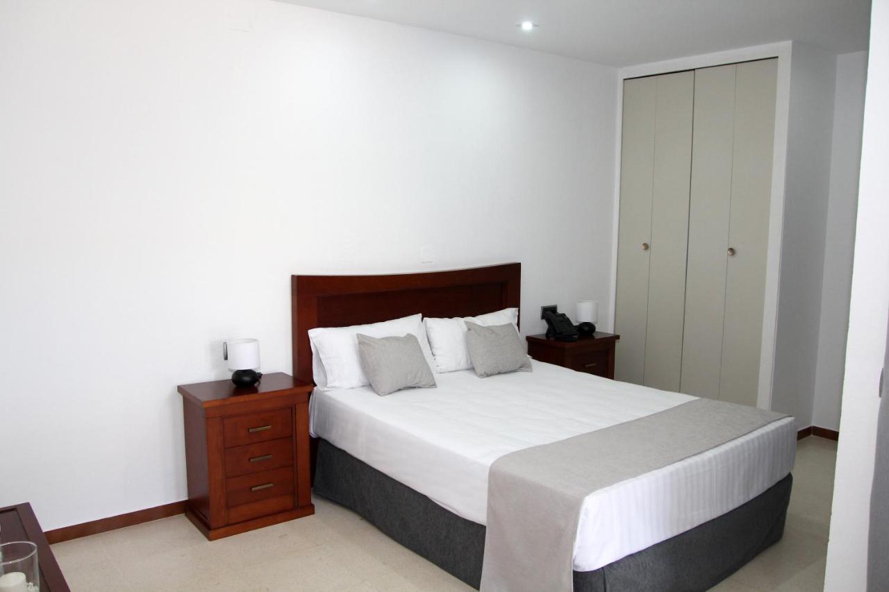 Hotel Jm Jardin De La Reina Guillena Eksteriør billede