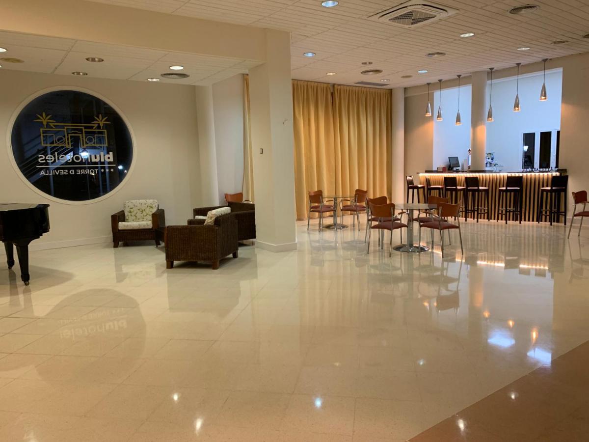Hotel Jm Jardin De La Reina Guillena Eksteriør billede