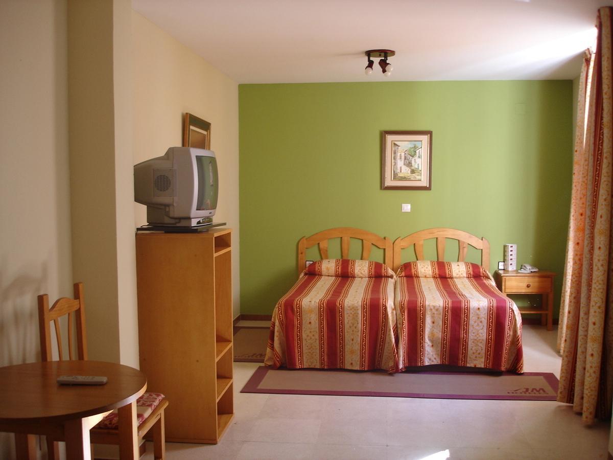 Hotel Jm Jardin De La Reina Guillena Værelse billede