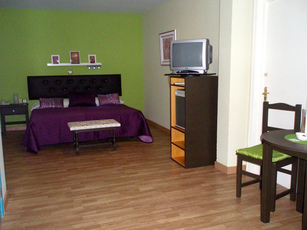 Hotel Jm Jardin De La Reina Guillena Eksteriør billede